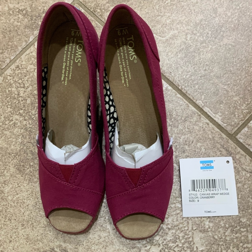 TOMS 9 canvas wrapped wedge
